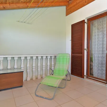 Ana 1725 Pula