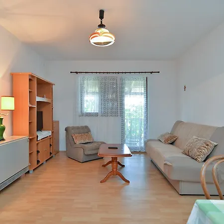 Ana 1725 Pula